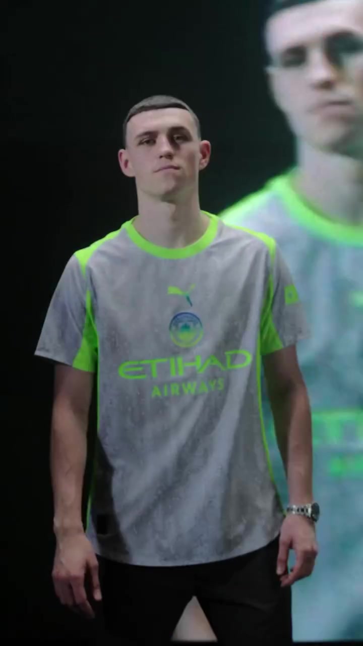 曼彻斯特阴雨元素融入曼城25-26赛季第三客场战袍