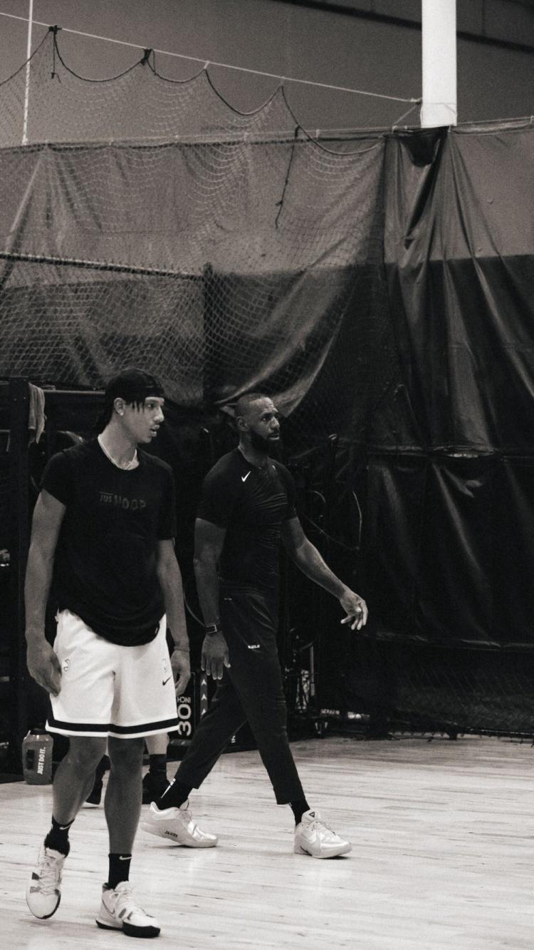 开云娱乐-切磋学习！杰伦-约翰逊晒个人训练照 与詹姆斯一同训练